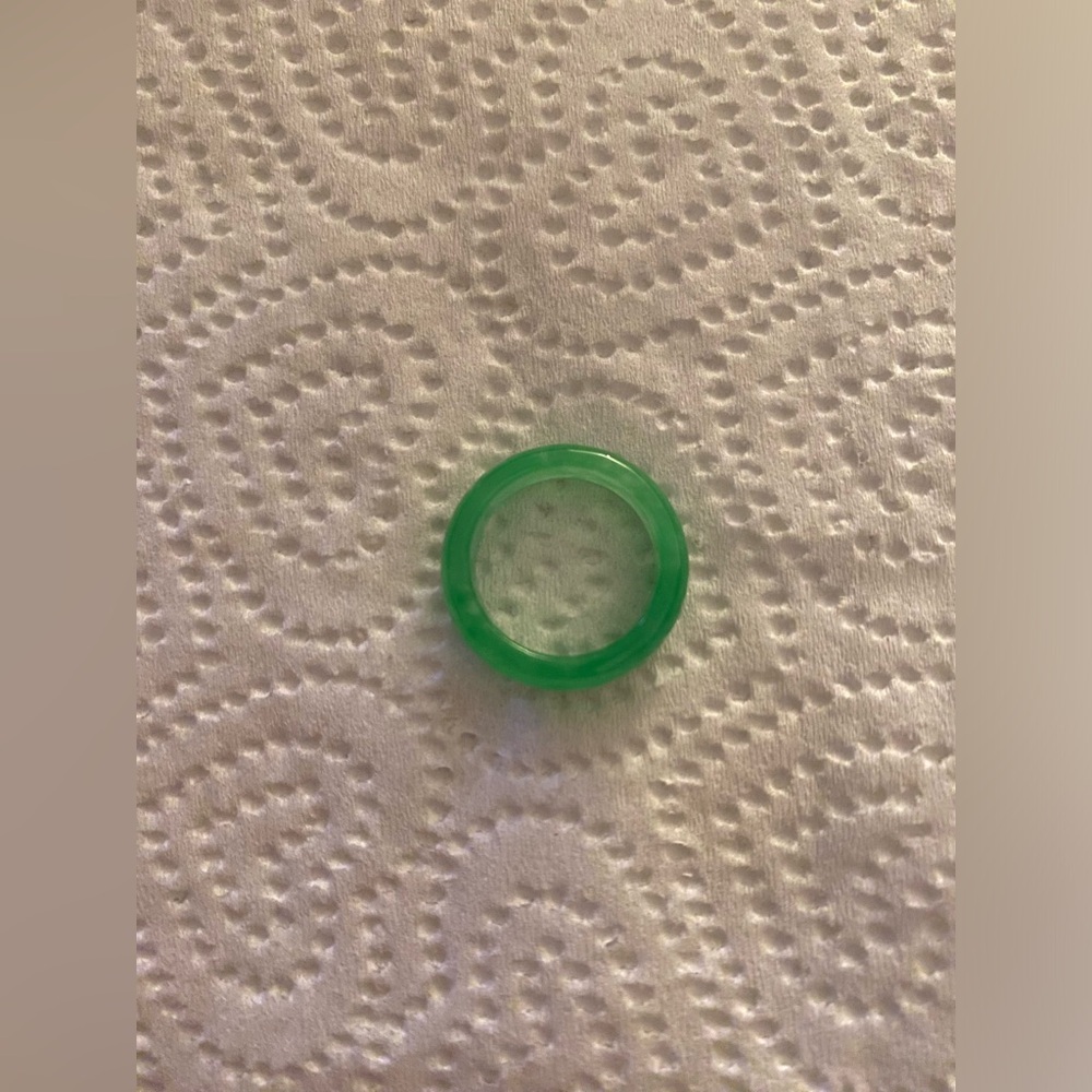 Light Green Jade Ring (band) - Picture 3 of 4
